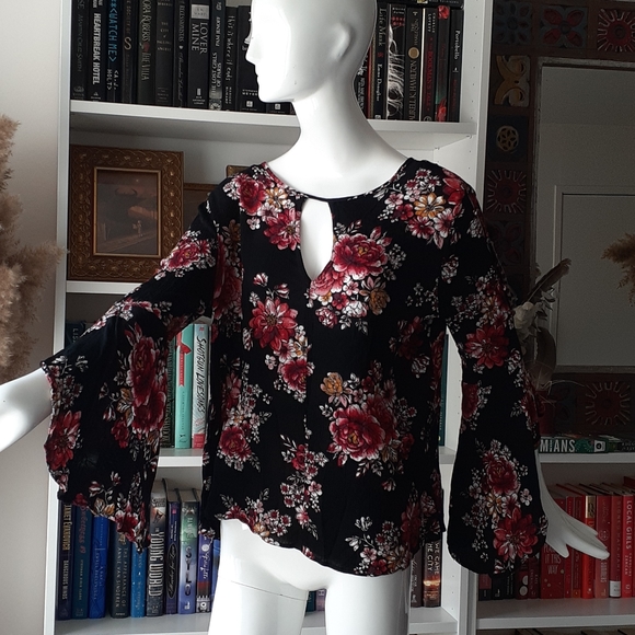 Gypsies & Moondust Tops - 🔥3/30$  Gypsies & Moondust bohemian blouse